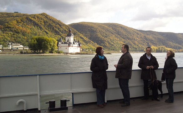 Herbstausfahrt Heckflossenforum und alte-S-Kloasse-Forum - Übersetzen mit der Rheinfähre
