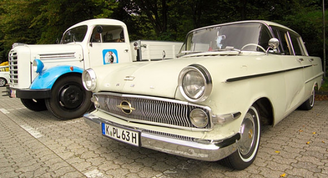 Opel Kapitän und Borgward LKW