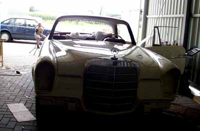 Restauration Oldtimer Mercedes W111 - Lackierung